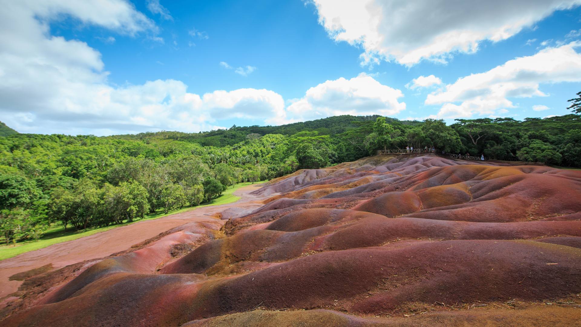 The science behind the 7 Coloured Earth in Mauritius