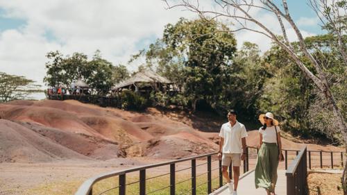 Visitez La Terre des Sept Couleurs de Chamarel à l’île Maurice
